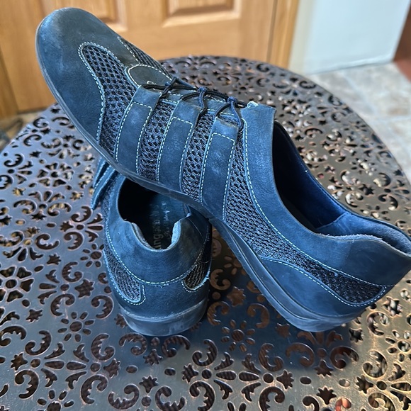 Navy Audio Sneaker by Walking Cradles size 9 - Picture 5 of 9